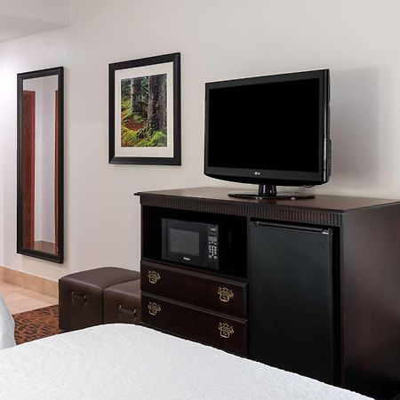 Hampton Inn Parkersburg/Mineral Wells Exterior photo