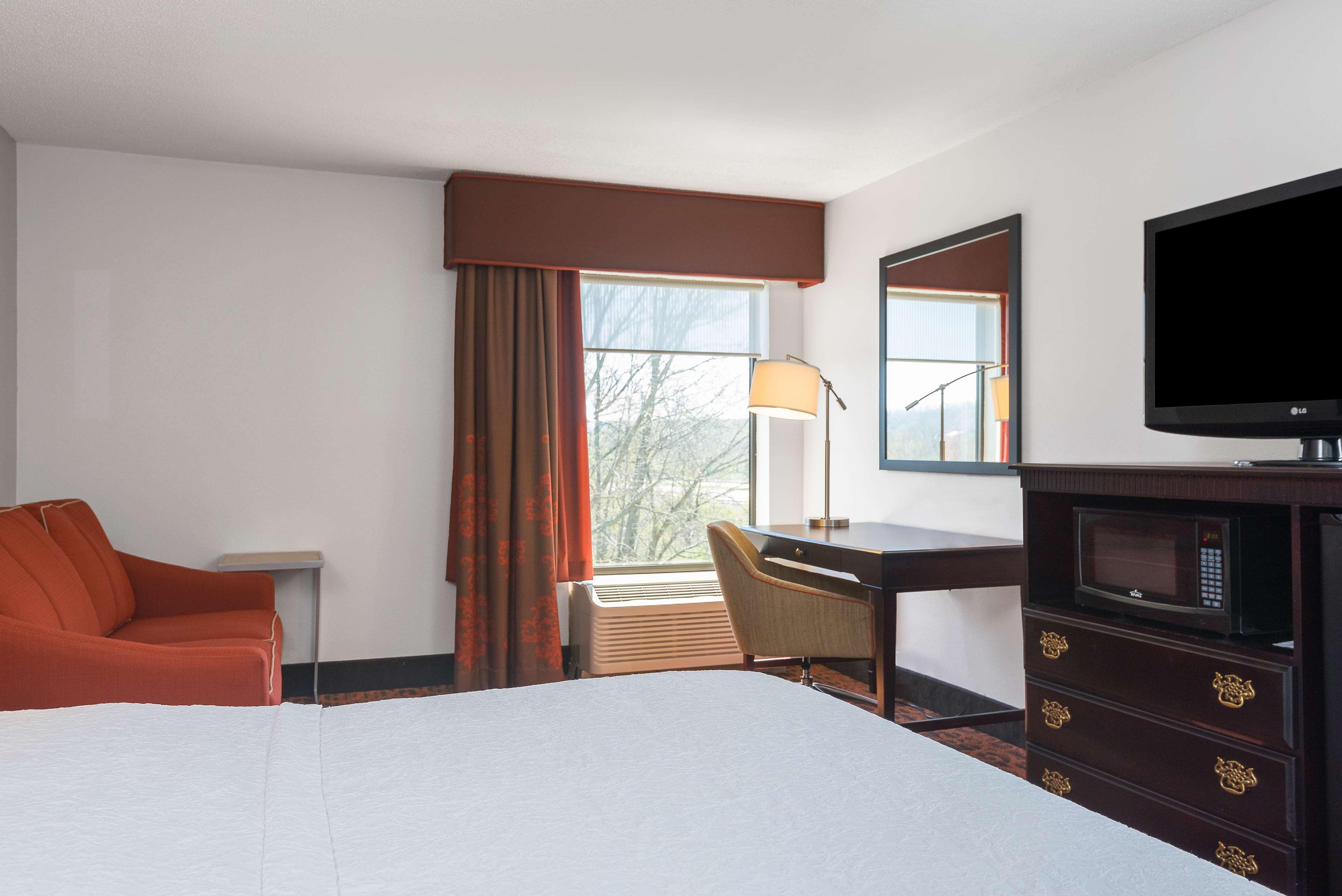 Hampton Inn Parkersburg/Mineral Wells Exterior photo
