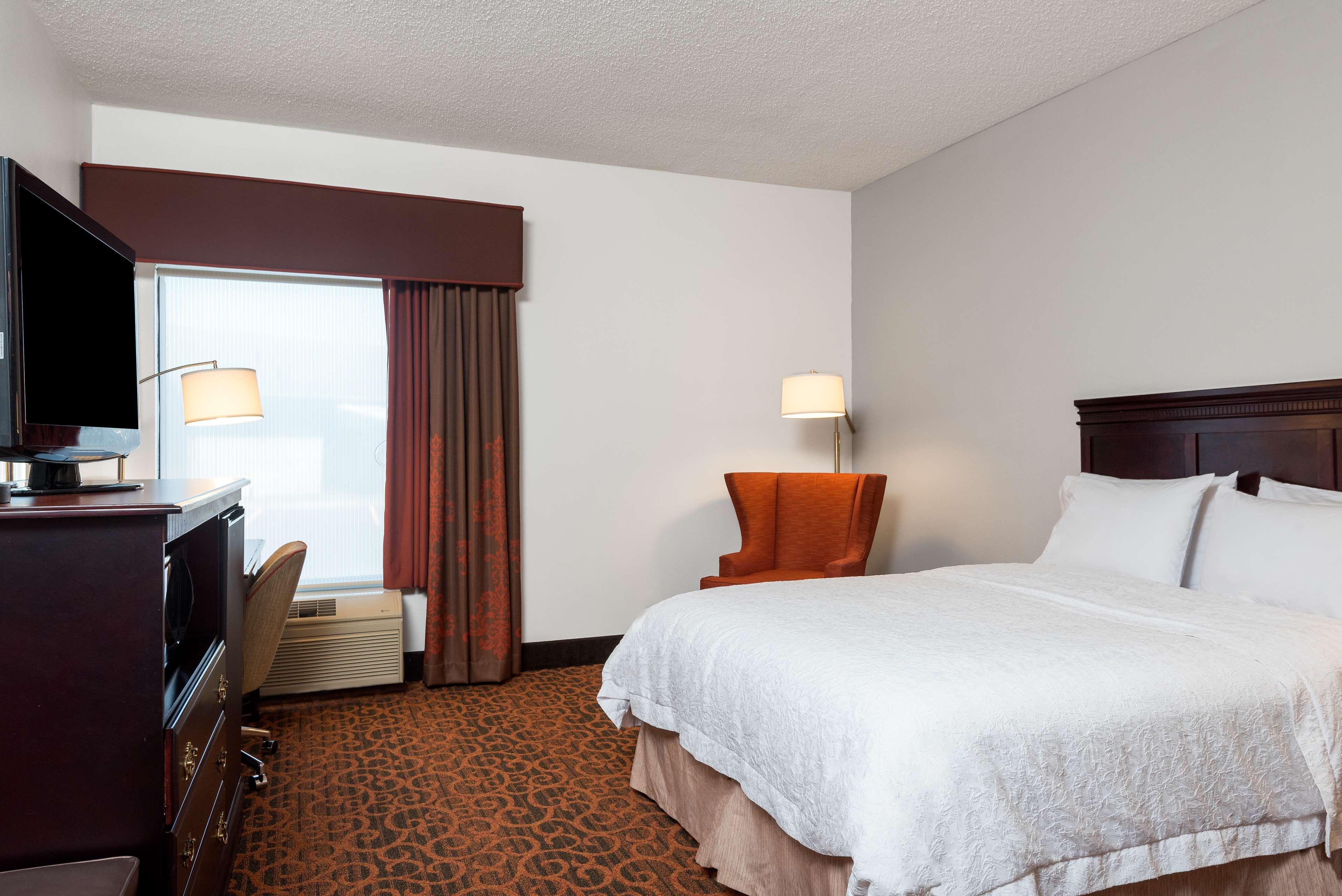 Hampton Inn Parkersburg/Mineral Wells Exterior photo