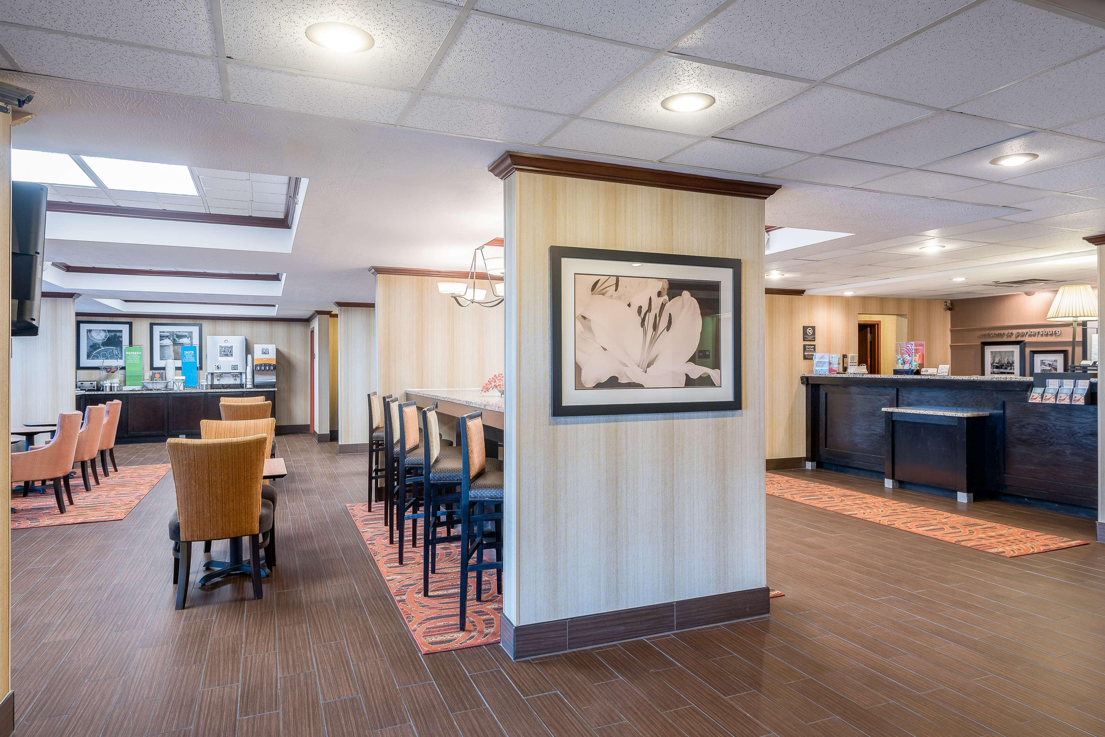 Hampton Inn Parkersburg/Mineral Wells Exterior photo
