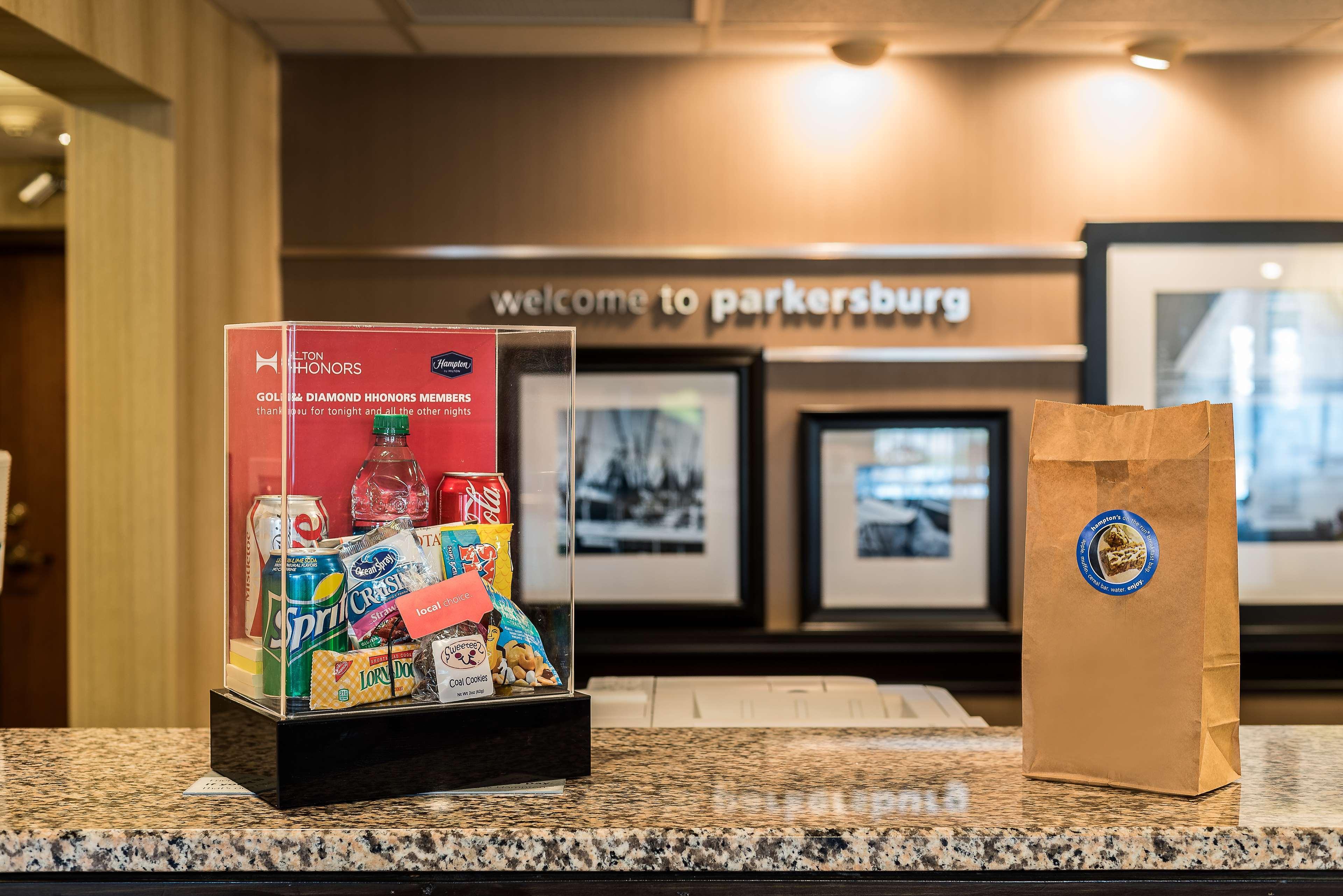 Hampton Inn Parkersburg/Mineral Wells Exterior photo