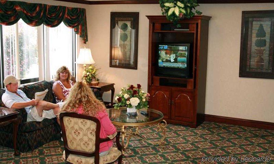 Hampton Inn Parkersburg/Mineral Wells Interior photo