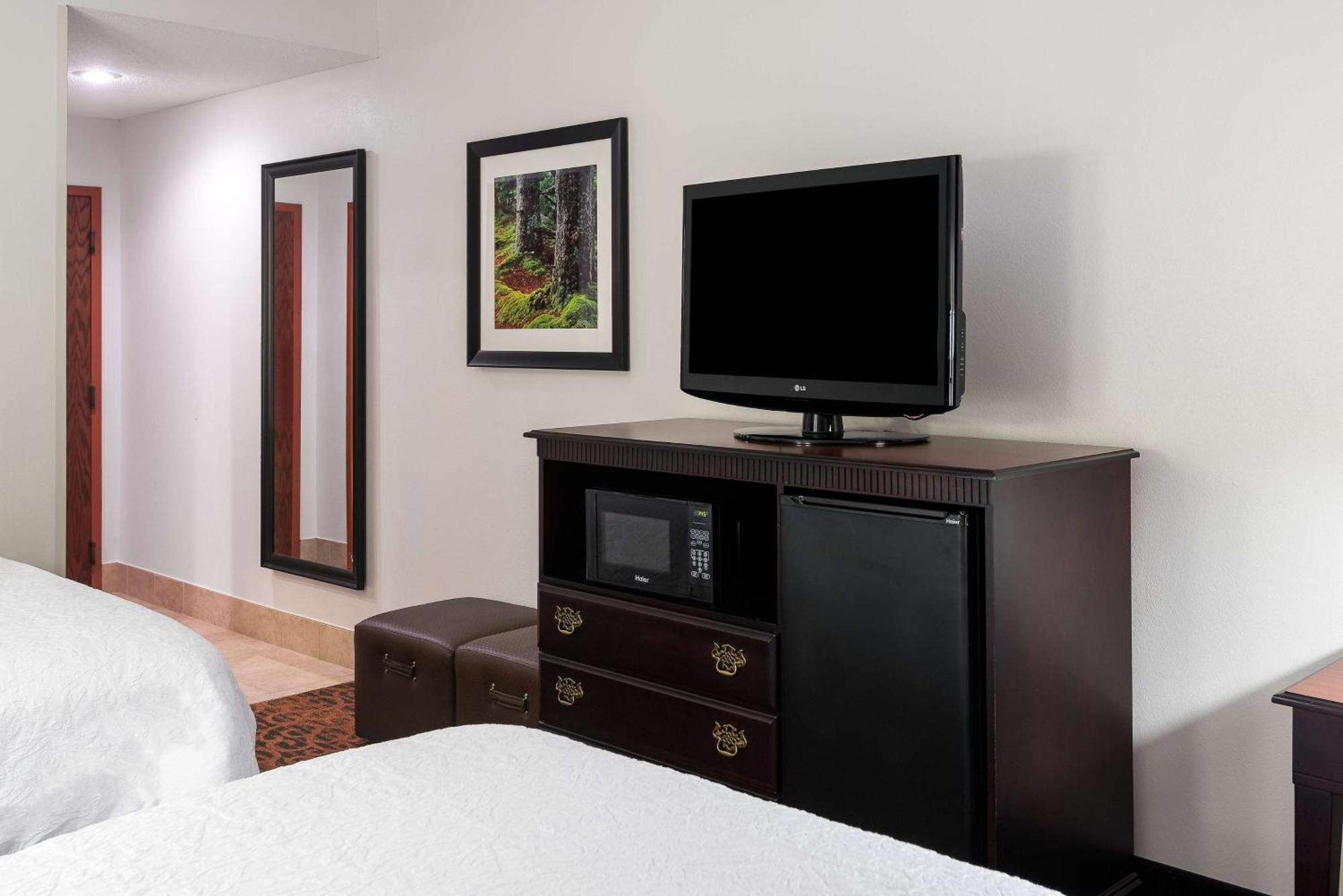 Hampton Inn Parkersburg/Mineral Wells Exterior photo