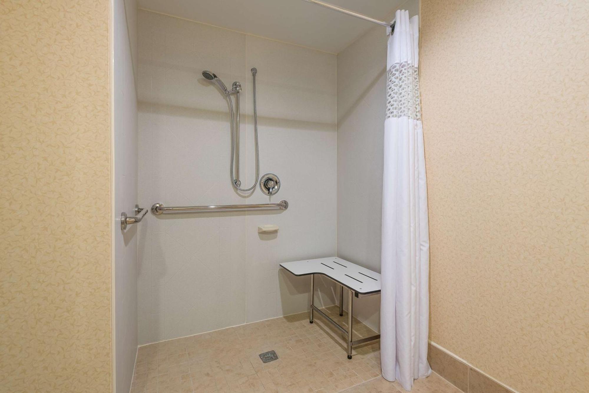 Hampton Inn Parkersburg/Mineral Wells Exterior photo