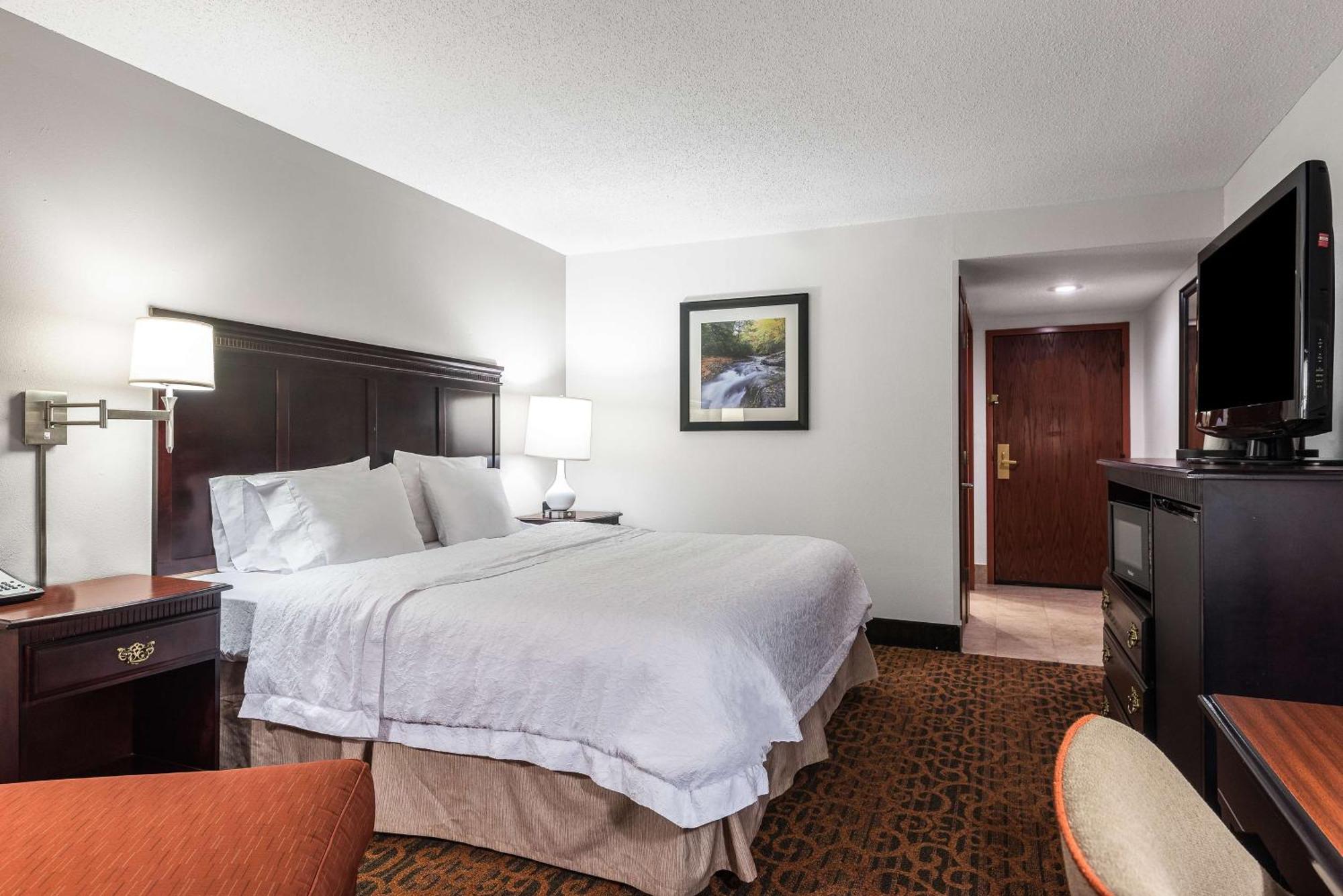 Hampton Inn Parkersburg/Mineral Wells Exterior photo
